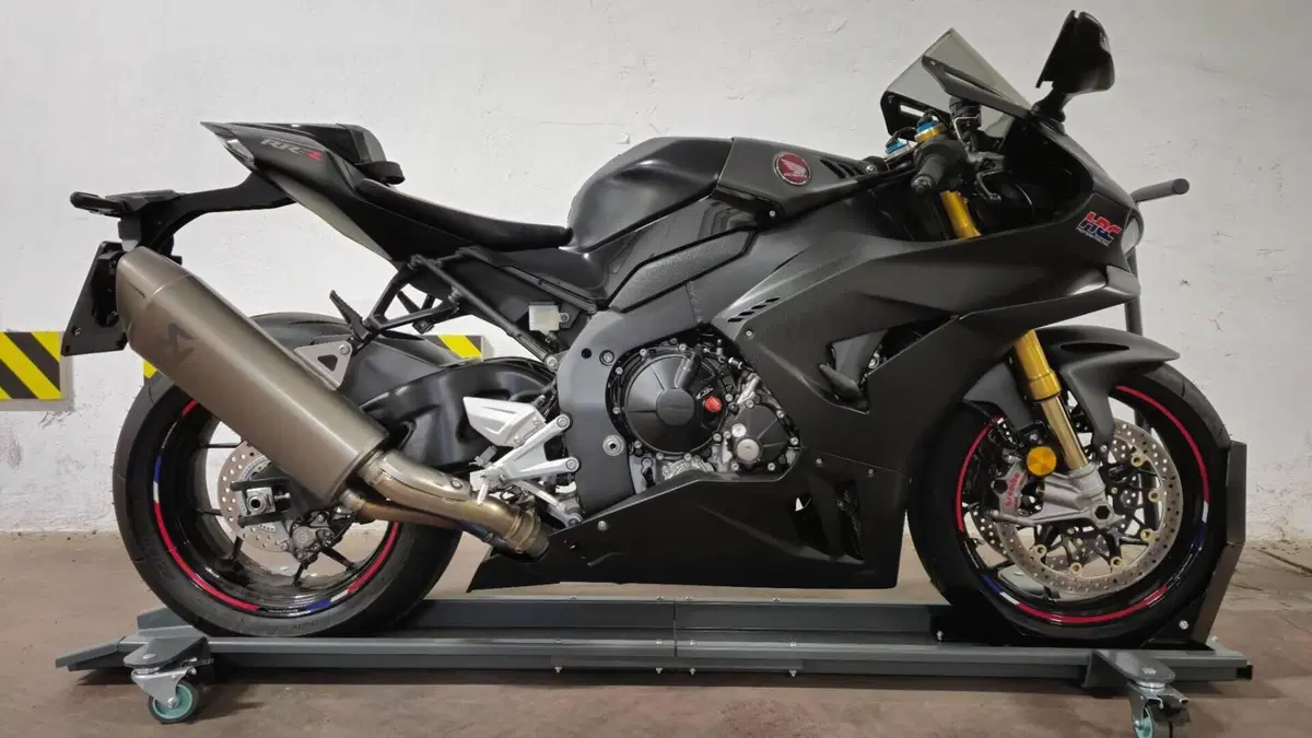 Honda CBR 1000 RR-R Fireblade SP Carbon Edition (2024 - 26)  (2)