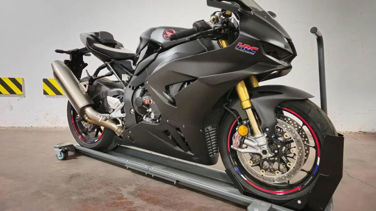 Honda CBR 1000 RR-R Fireblade SP Carbon Edition (2024 - 26)  (3)