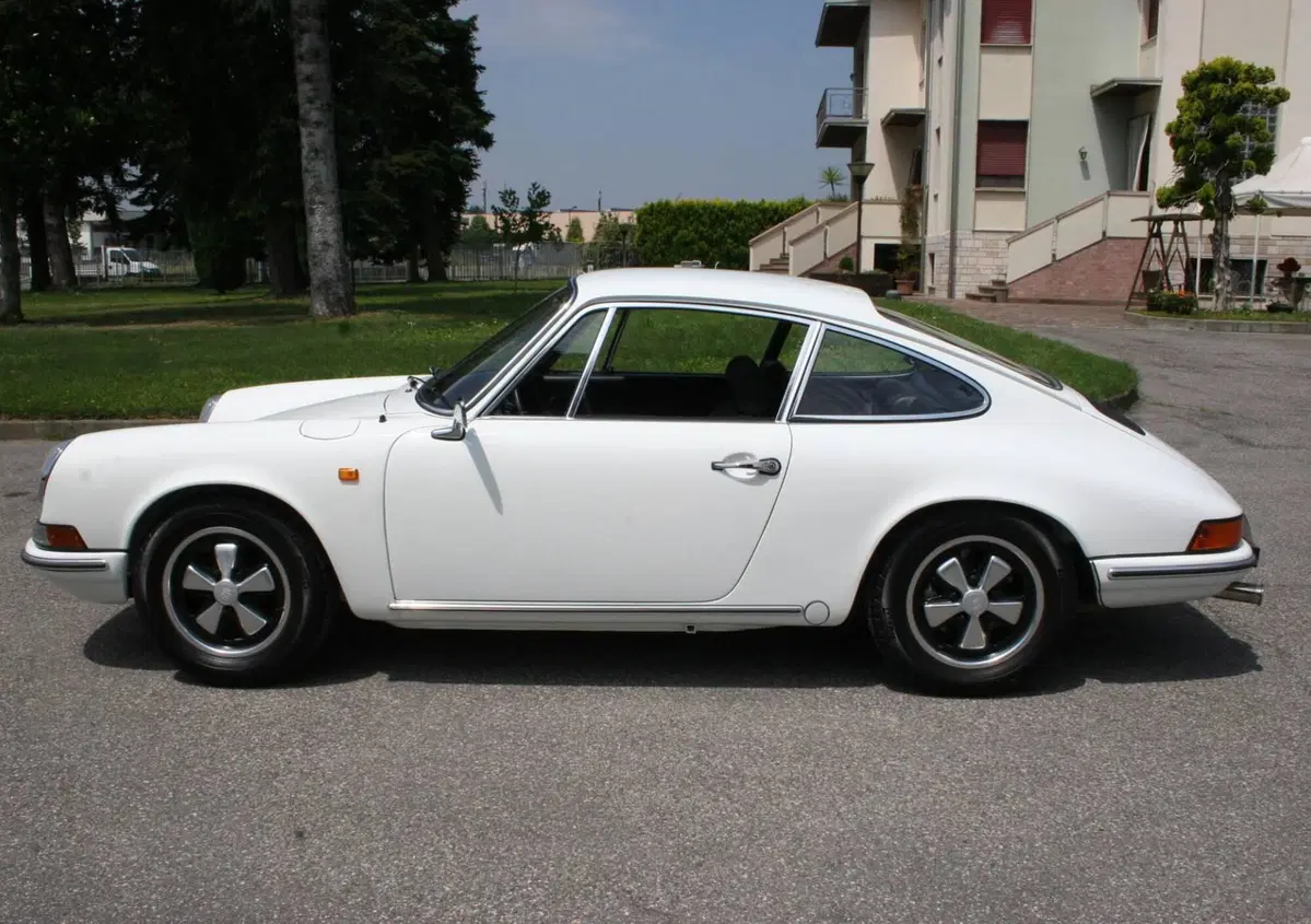 Porsche 911 T 2.4  (2)