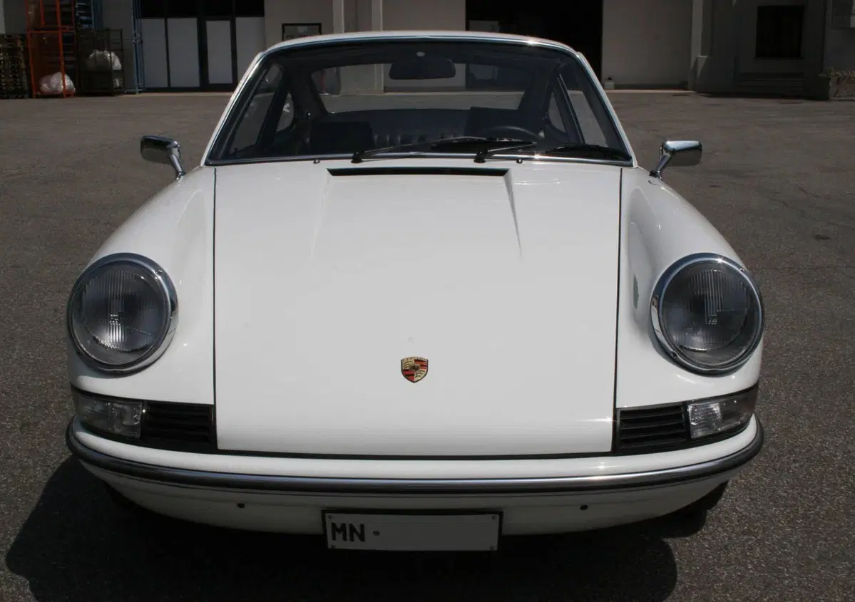 Porsche 911 T 2.4  (3)