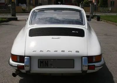 Porsche 911 T 2.4  (6)