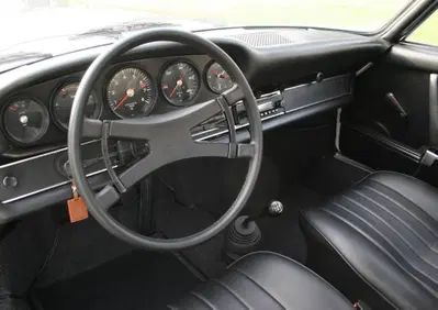 Porsche 911 T 2.4  (13)
