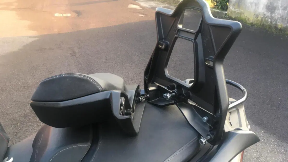 Yamaha T-Max 560 (2022 - 24)  (10)