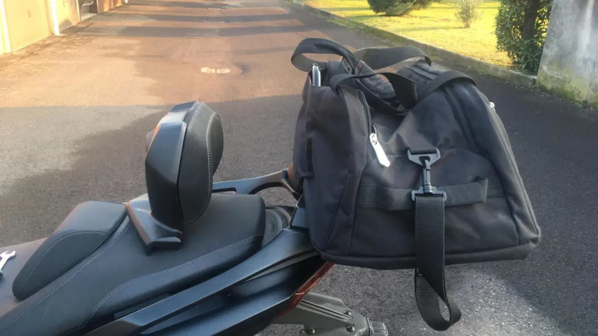 Yamaha T-Max 560 (2022 - 24)  (9)