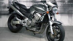 Honda Hornet 900 