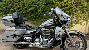 Harley-Davidson 1800 Street Glide (2016 - 17) - FLHXSE 