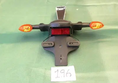 Portatarga con staffa e n. 2 frecce Yamaha R6 - Annuncio 9617735