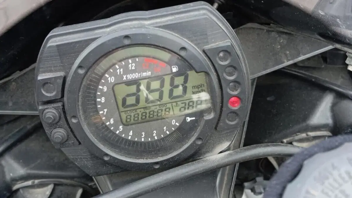 Kawasaki Ninja 1000 ZX-10R (2004 - 05)  (6)