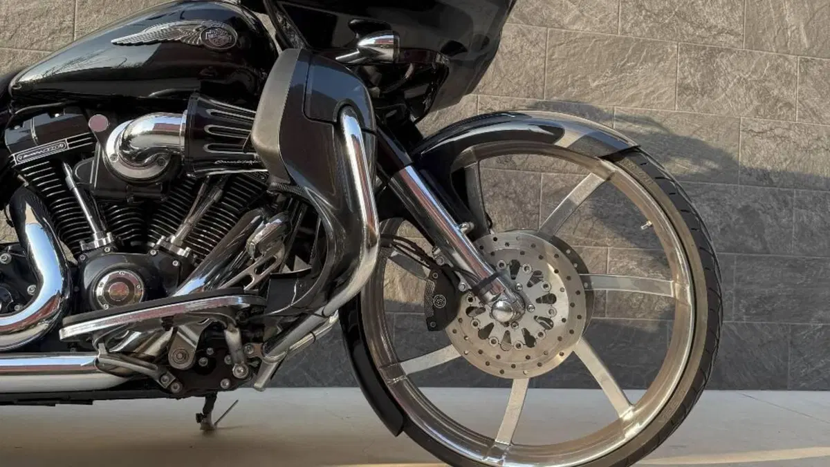Harley-Davidson 1800 Road Glide Custom (2013) - FLTRXSE  (5)