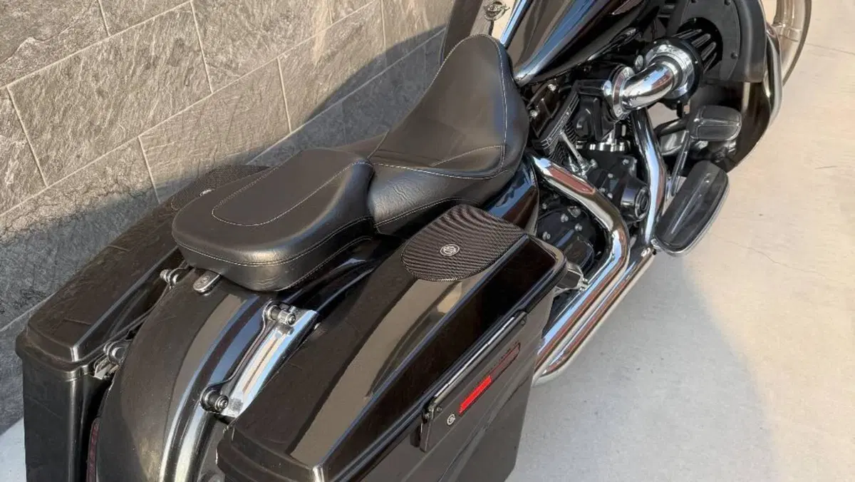 Harley-Davidson 1800 Road Glide Custom (2013) - FLTRXSE  (4)