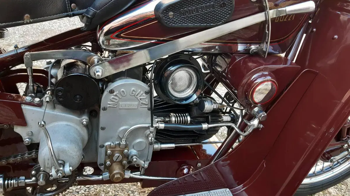 Moto Guzzi   (9)