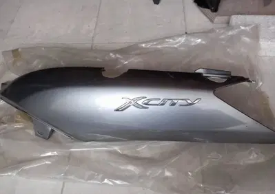 FIANCHETTO LATERALE Yamaha XCITY 125/250 - Annuncio 9627569