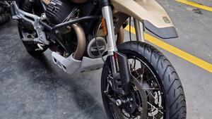 Moto Guzzi V85 TT Travel (2021 - 23) 