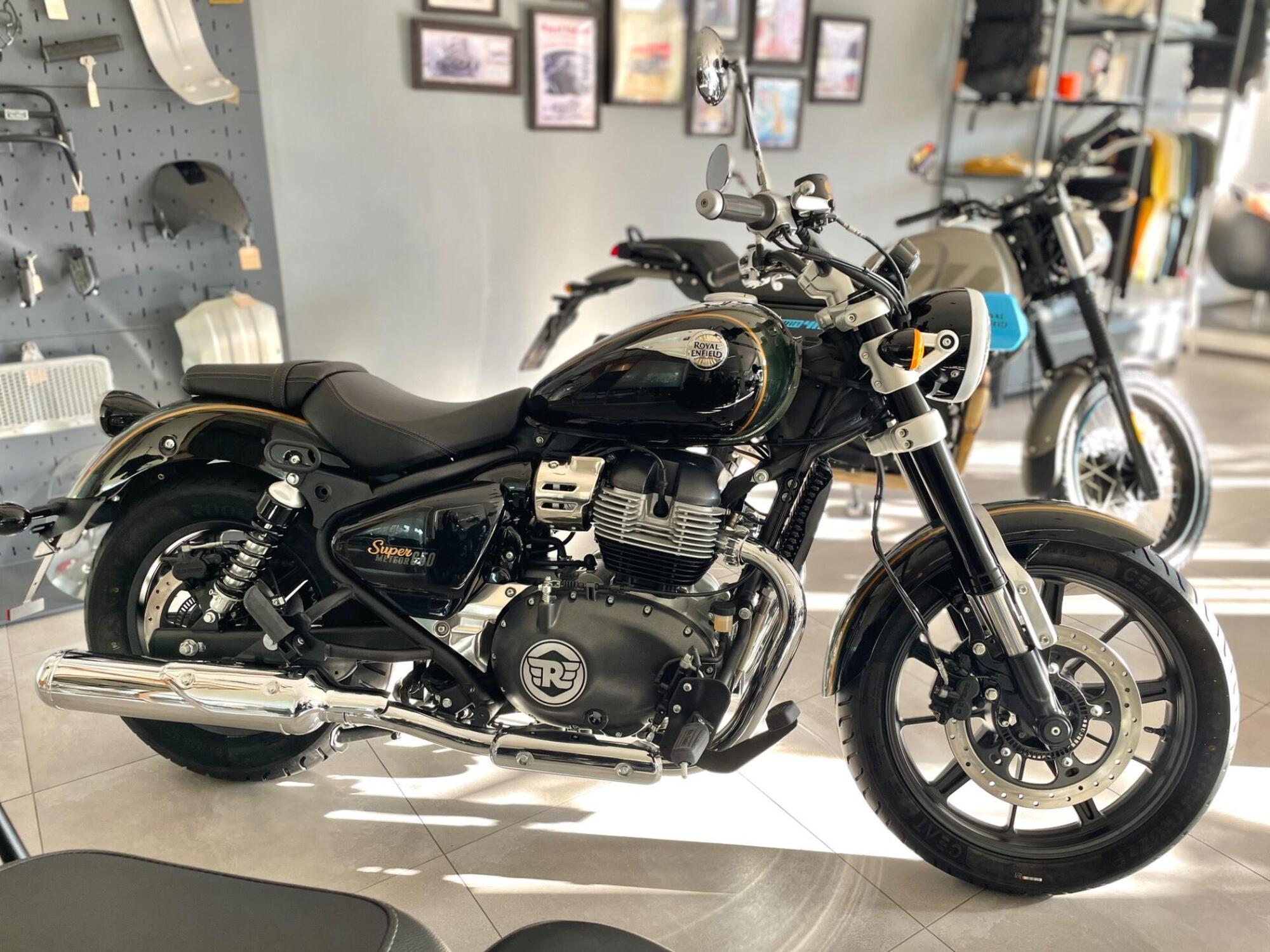 Royal Enfield Super Meteor 650 (2023 - 26) Nuova