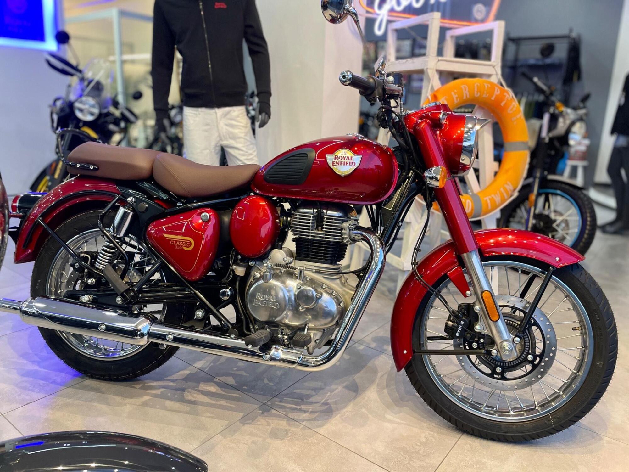 Royal Enfield Classic 350 (2021 - 26) Nuova
