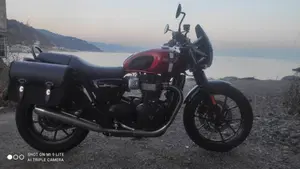 Triumph Street Twin 900 (2017 - 18)  (10)