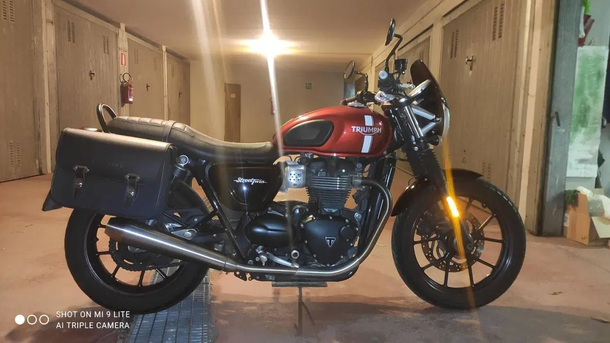Triumph Street Twin 900 (2017 - 18)  (11)