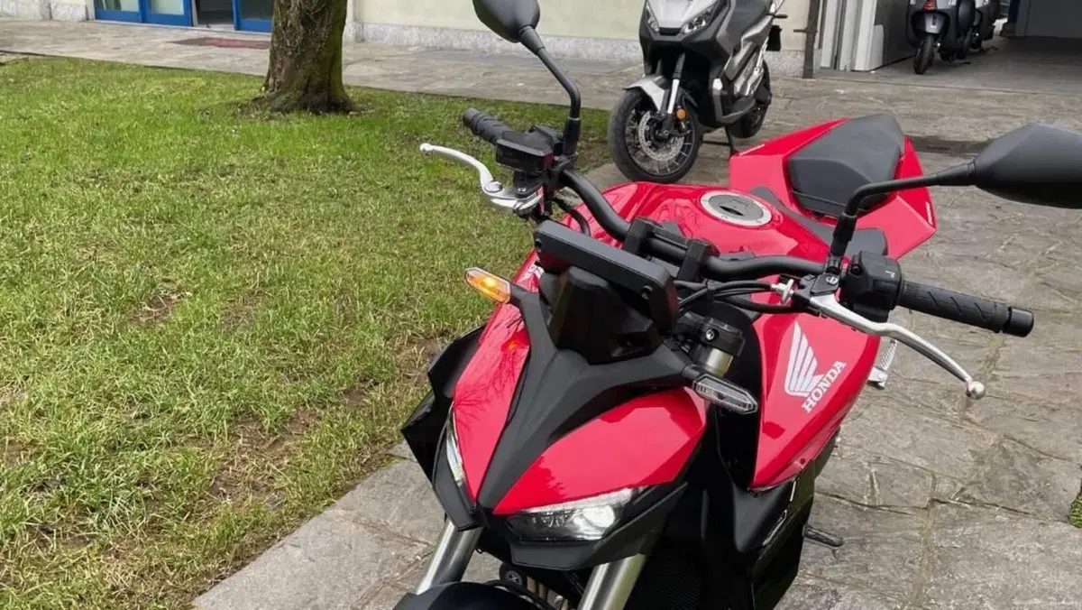 Honda CB 1000 Hornet (2025 - 26)  (4)