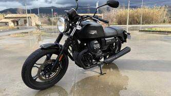 Moto Guzzi V7 III Stone (2017 - 20) usata