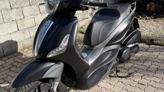Piaggio Beverly 350 SportTouring ie ABS (2011 - 17) usata