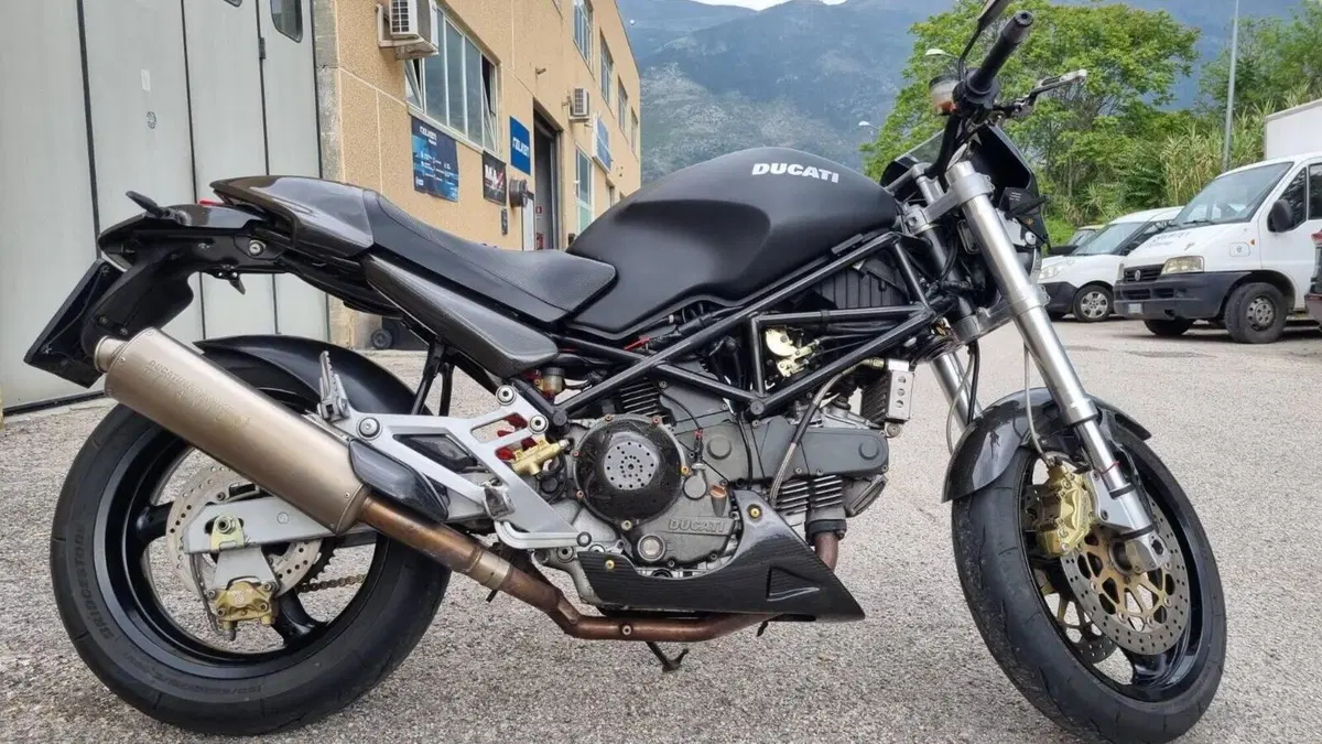 Ducati Monster 900 Dark I.E. (1999 - 02)  (2)