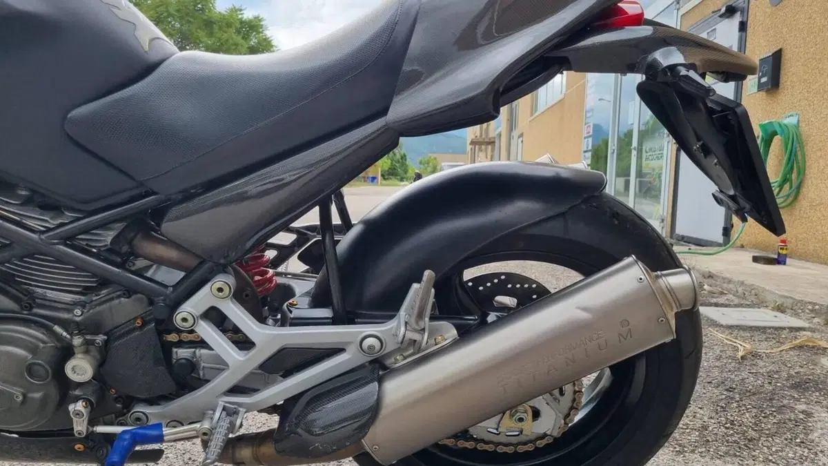 Ducati Monster 900 Dark I.E. (1999 - 02)  (5)