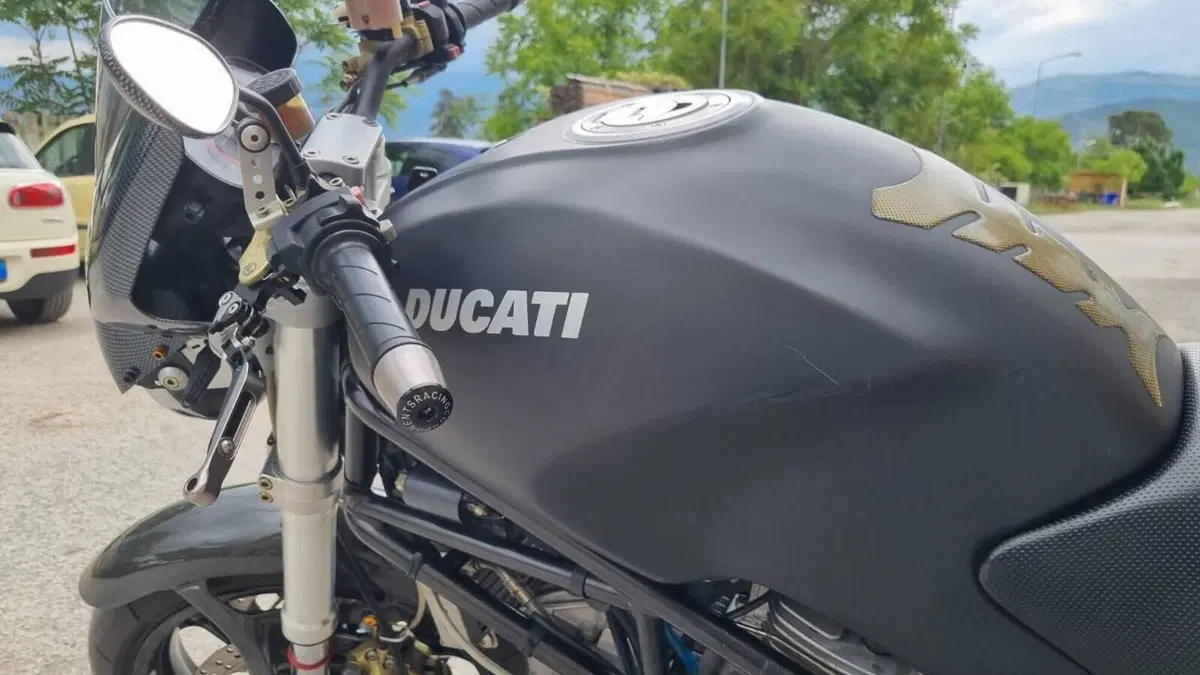 Ducati Monster 900 Dark I.E. (1999 - 02)  (10)