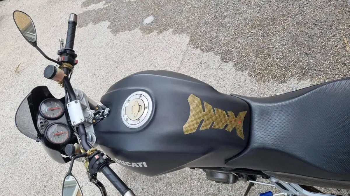 Ducati Monster 900 Dark I.E. (1999 - 02)  (20)
