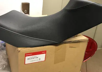 SELLA PER HONDA NT 1100 CODICE 77100MLFE01ZA - Annuncio 9636178