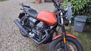Moto Guzzi V7 Stone (2021 - 24) 
