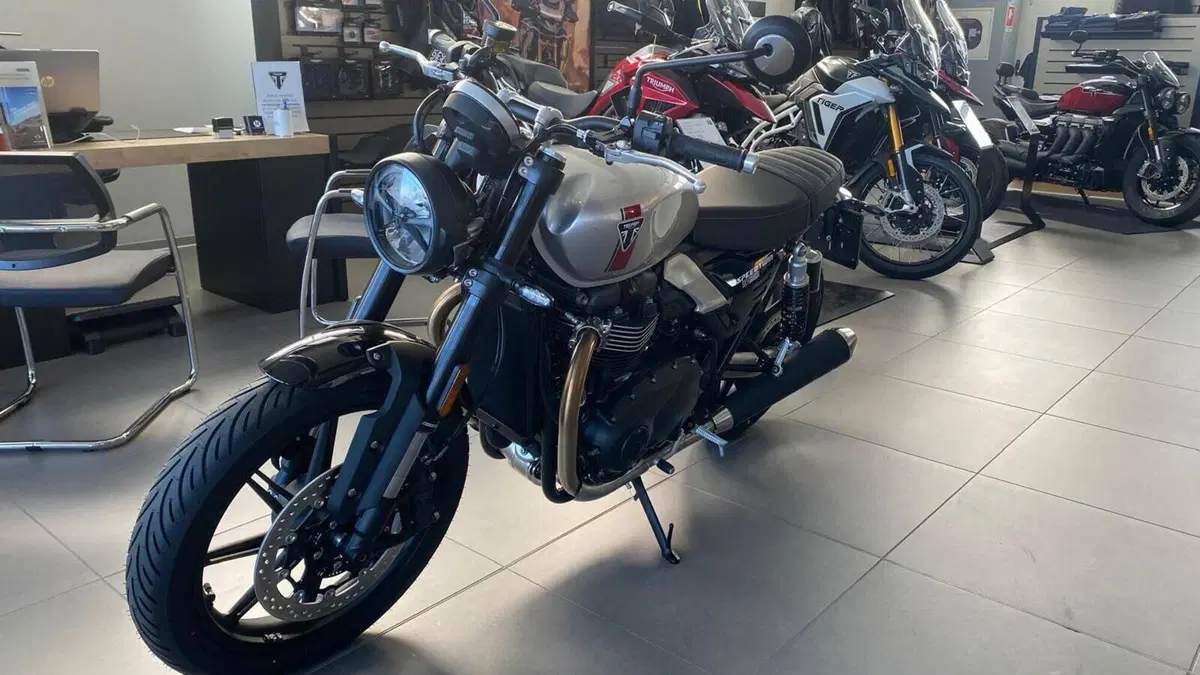 Triumph Speed Twin 900 (2025 - 26)  (8)
