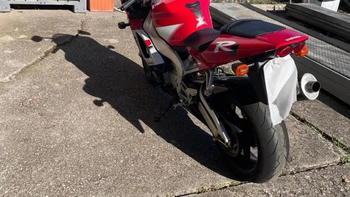 Yamaha YZF R1 (2000 - 01)  (4)