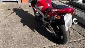Yamaha YZF R1 (2000 - 01)  (4)