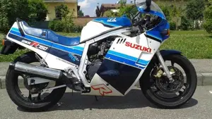 Suzuki   (9)