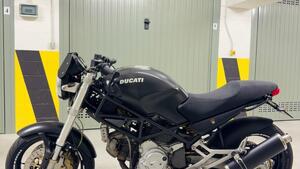 Ducati Monster 750 Dark (1999 - 02) 