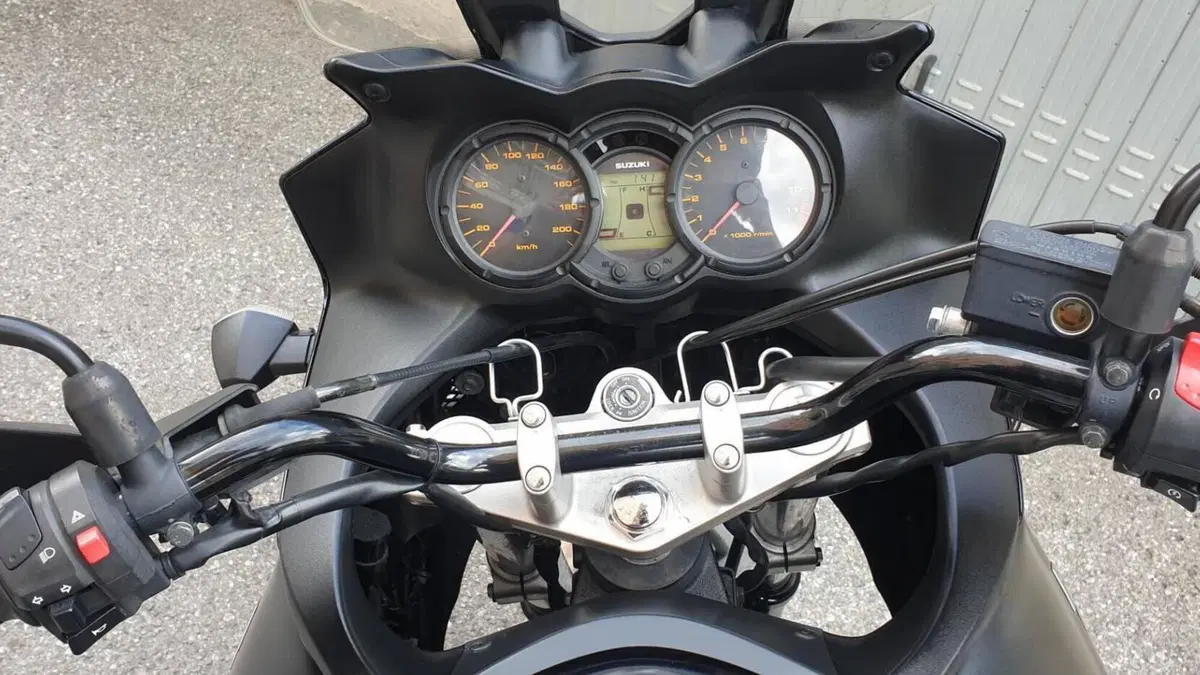 Suzuki V-Strom 650DL (2006 - 07)  (7)