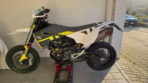 Husqvarna 701 Supermoto (2020) 