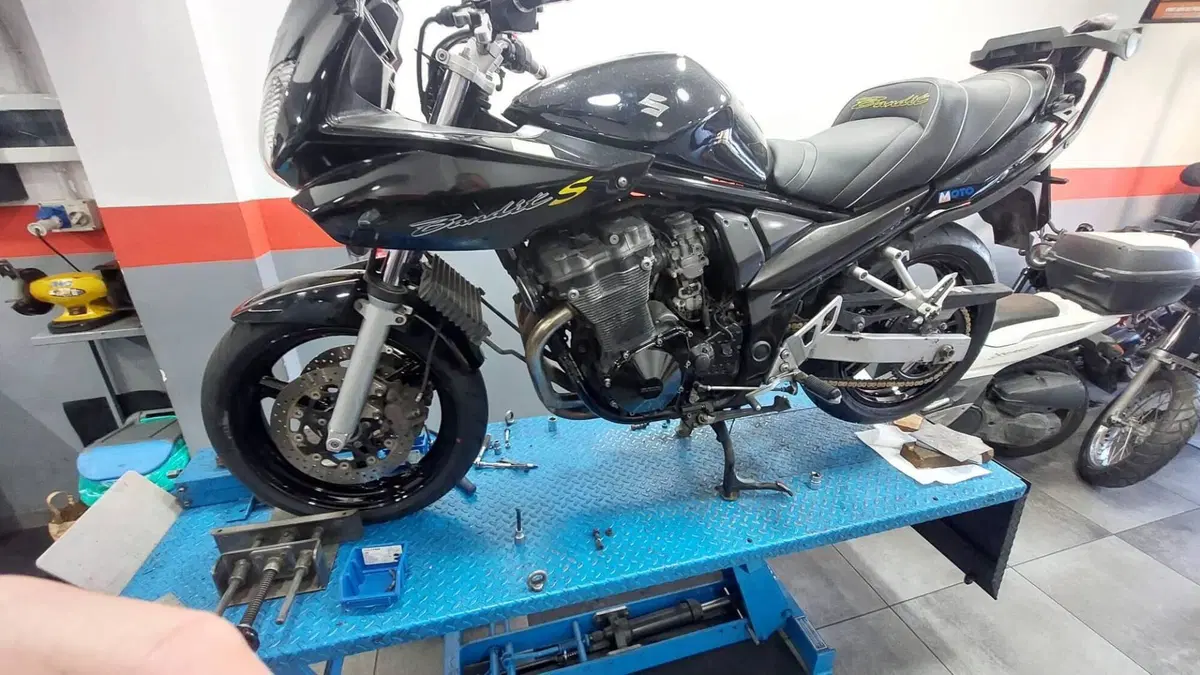 Suzuki GSF 650 Bandit S (2005 - 06)  (12)