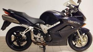 Honda VFR 800 (2002 - 05) 