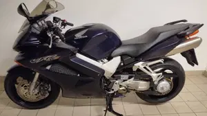 Honda VFR 800 (2002 - 05)  (2)
