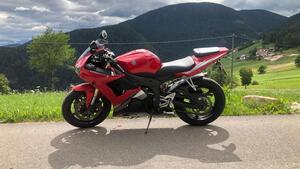 Yamaha YZF R6 (2005) 