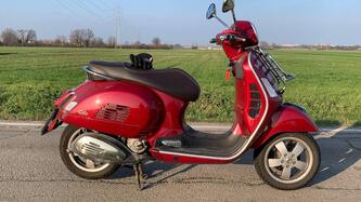 Vespa GTS 300 Touring ABS (2017 - 19) usata