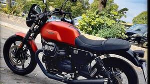 Moto Guzzi V7 850 Stone Special Abs (2021) 