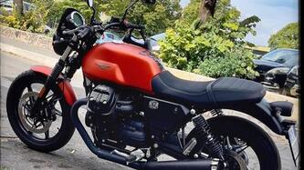 Moto Guzzi V7 850 Stone Special Abs (2021) usata