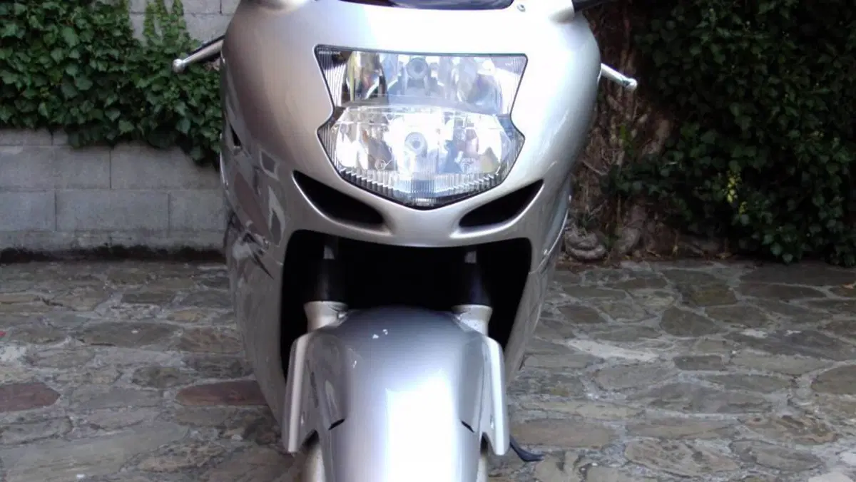 Honda CBR 1100 XX  (2001 - 06)  (2)