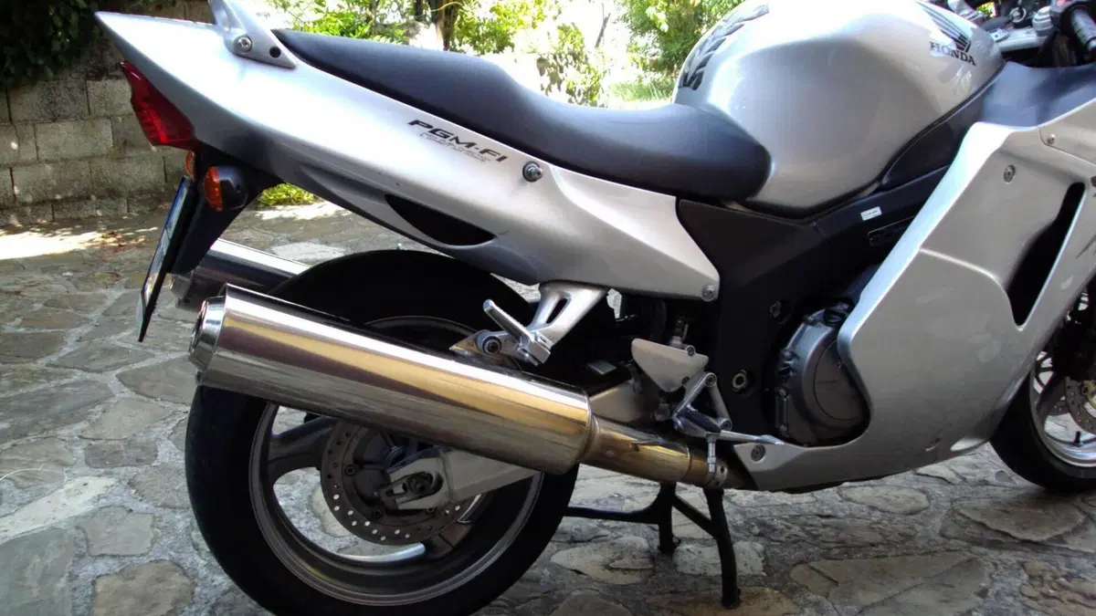 Honda CBR 1100 XX  (2001 - 06)  (3)