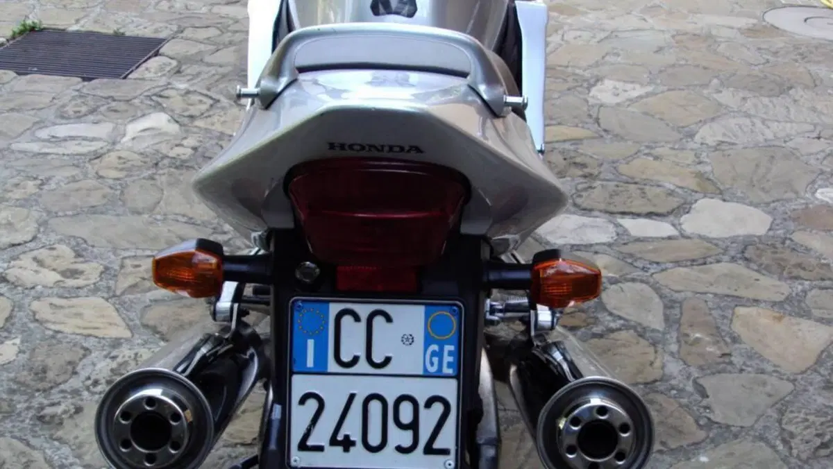 Honda CBR 1100 XX  (2001 - 06)  (5)