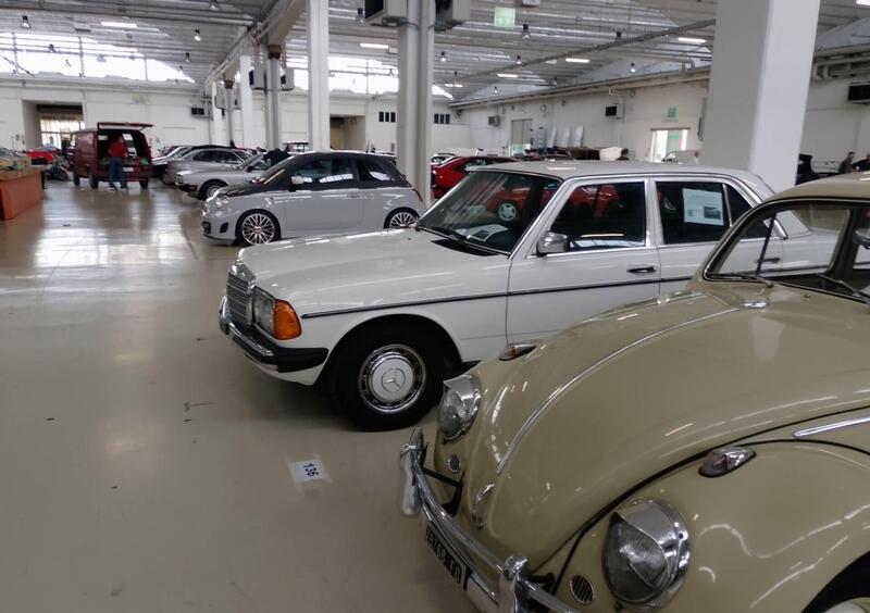 Mercedes-Benz 240D 