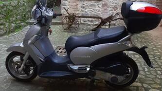 Aprilia Scarabeo 250 (2006 - 11) usata