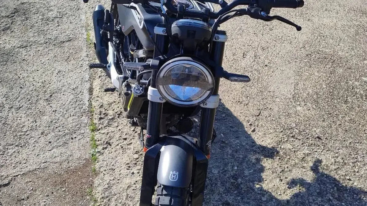Husqvarna Svartpilen 125 (2021 - 23)  (3)